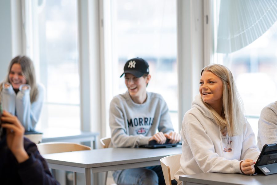 Elever i klassrum på Prolympia